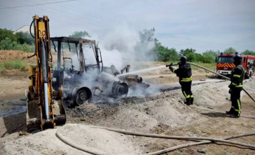 Нікопольські рятувальники ліквідували пожежу, що сталася внаслідок ворожого обстрілу