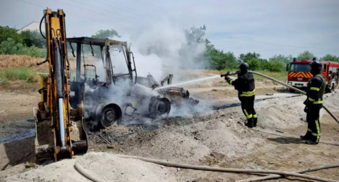 Нікопольські рятувальники ліквідували пожежу, що сталася внаслідок ворожого обстрілу