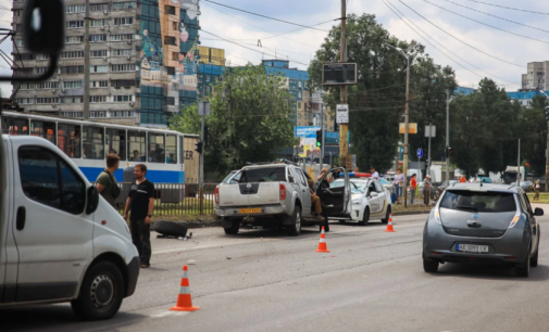 На Донецькому шосе у Дніпрі зіткнулися Skoda, Nissan, Ford та Opel: деталі