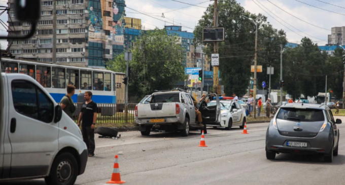 На Донецькому шосе у Дніпрі зіткнулися Skoda, Nissan, Ford та Opel: деталі