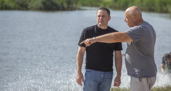 У Камʼянському продовжується облаштування зони відпочинку поруч зі ставком на «БАМі»