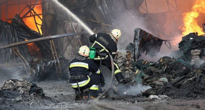 У Харкові масштабна пожежа: вогонь охопив 1800 квадратних метрів