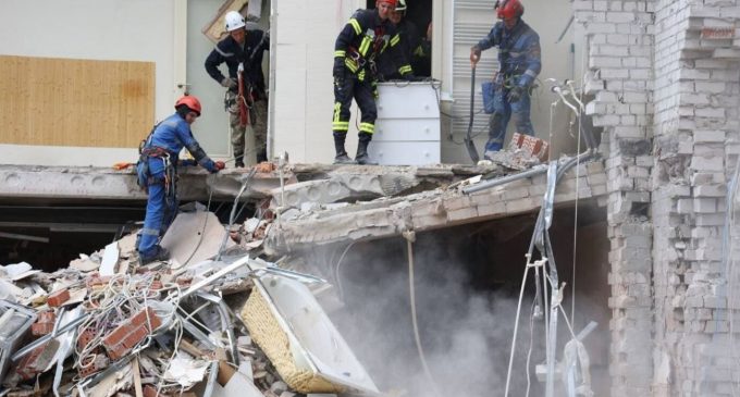 Удар по Дніпру: на зв’язок вийшли двоє людей, доля ще кількох не відома