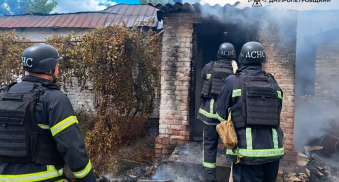У Нікопольському районі вогнеборці ліквідували пожежі, що виникли внаслідок обстрілу