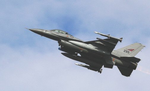 Нідерланди запевнили, що передадуть Україні F-16 “найближчим часом”