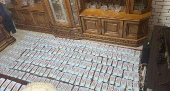 Прокуратура Запоріжжя передала до АРМА понад 31 млн грн, вилучений у злочинної групи за надання фіктивної інвалідності