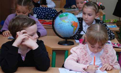 Діти в Україні стали менше спілкуватися українською мовою: дослідження