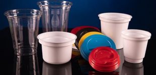В Україні хочуть заборонити одноразовий посуд, соломинки для напоїв та ватні палички з пластиковою основою