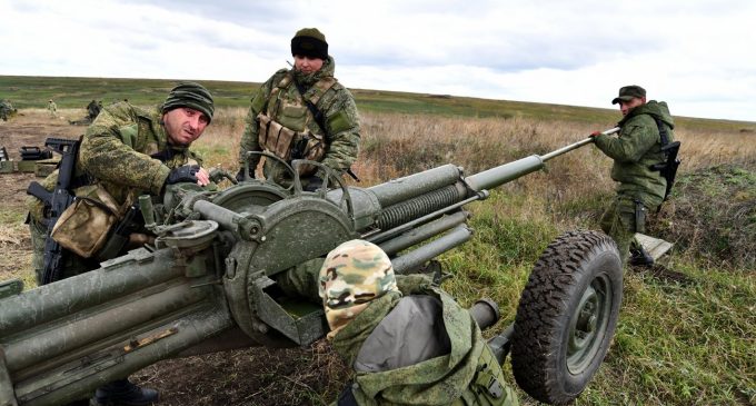 Росіяни активно штурмують на Покровському і Торецькому напрямках, – Генштаб