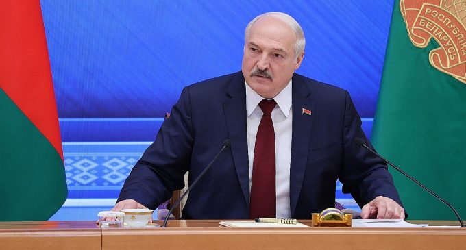 Лукашенко наказав відправити на кордон з Україною “Іскандери” та РСЗВ