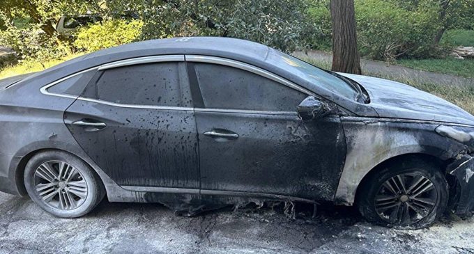 У Києві підпалили автомобіль громадської активістки: зловмисників затримали