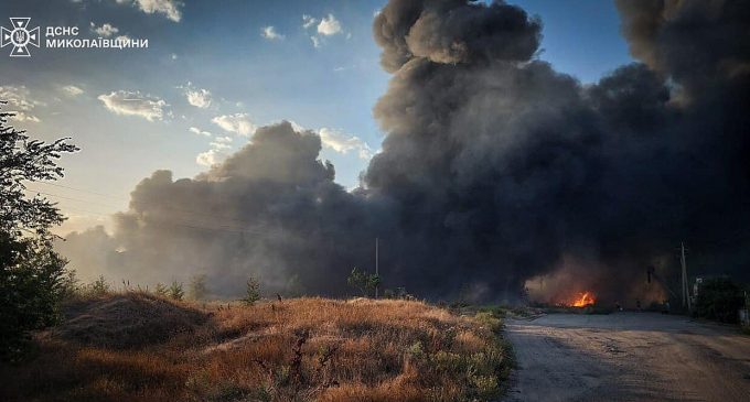 У Миколаєві сталася масштабна пожежа на асфальтовому заводі