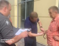 Торгував «білими» військовими квитками: на Дніпропетровщині ДБР викрило адвоката