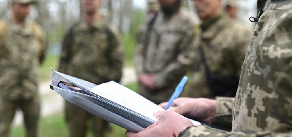 Невідомий скоїв напад на пост охорони Луцького ТЦК: поранено солдата, злочинця розшукують