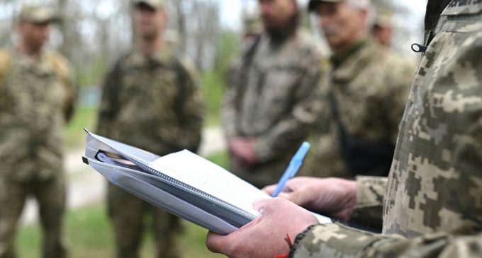 Невідомий скоїв напад на пост охорони Луцького ТЦК: поранено солдата, злочинця розшукують