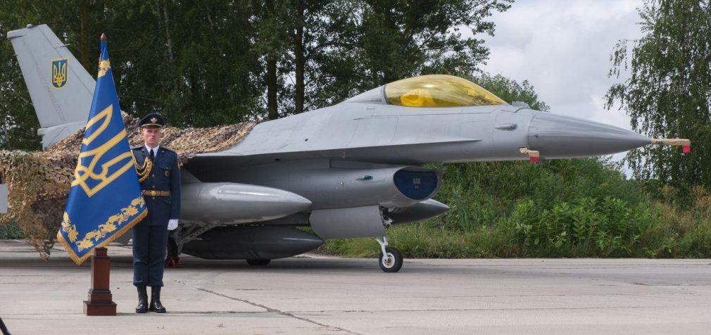 F-16 вже в Україні. Яке озброєння “засвітили” на українських винищувачах