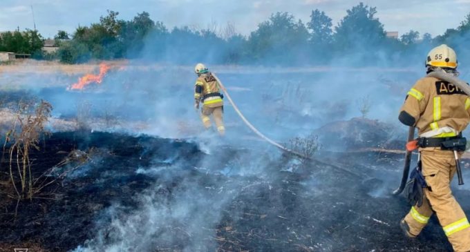 79 пожеж в екосистемах за добу: рятувальники Дніпропетровщини продовжують приборкувати займання