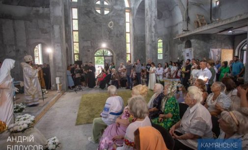 У Камʼянському в новому храмі провели першу святкову службу