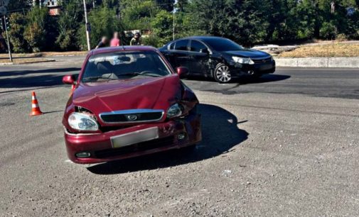 У Вознесенівському районі Запоріжжя сталася ДТП: потрощені дві автівки