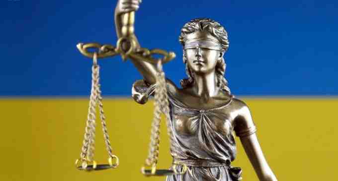 Вища рада правосуддя звільнила у відставку двох суддів