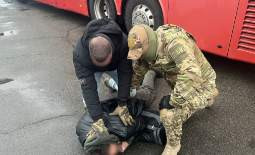 У Запоріжжі повідомлено про підозру трьом учасникам злочинного угрупування, яке займалося контрабандою наркотиків