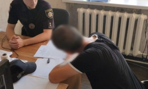 Викрав гроші з картки своєї бабусі: поліцейські Жовтих Вод повідомили про підозру 39-річному чоловіку