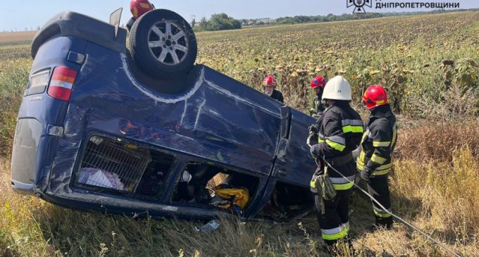 У Новомосковському районі рятувальники допомогли ліквідувати наслідки ДТП