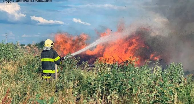 41 загорання за добу: надзвичайники Дніпропетровщини продовжують вгамовувати пожежі на відкритих територіях