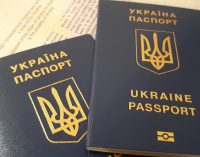 У ЦНАП пояснили, коли потрібно міняти паспорт старого зразка на ID-картку