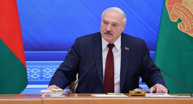 Лукашенко порозмірковував про наслідки краху Росії