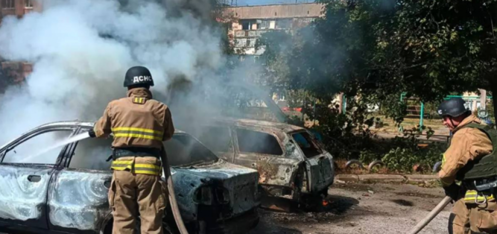 Нікопольський район: внаслідок ворожого обстрілу, спалахнули дві автівки