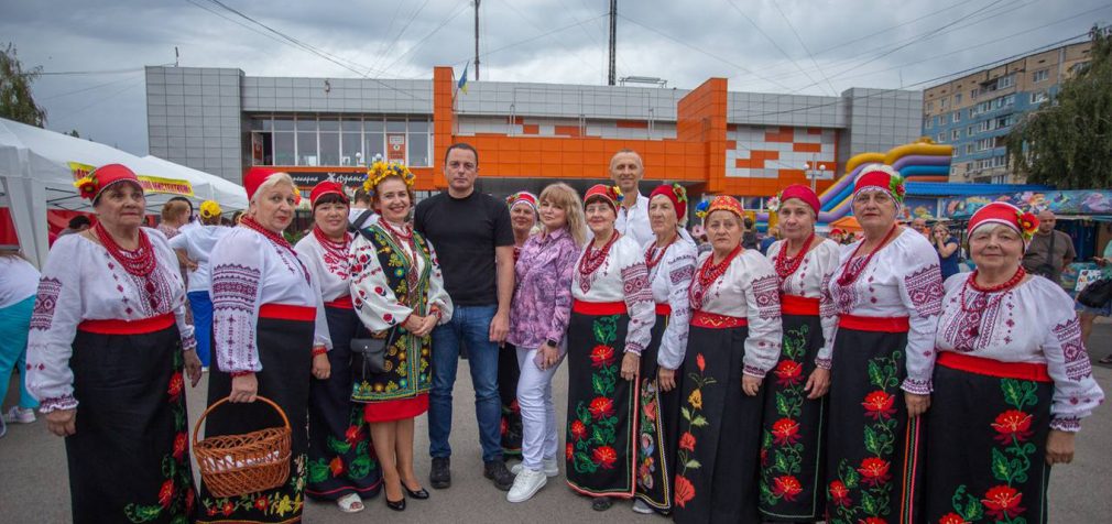 У Камʼянському пройшов благодійний мистецький марафон на підтримку ЗСУ «Наша підтримка – їхня сила»