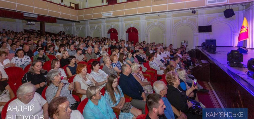 У Камʼянському до Дня заснування міста відзначили нагородами військових, волонтерів, лікарів та підприємців