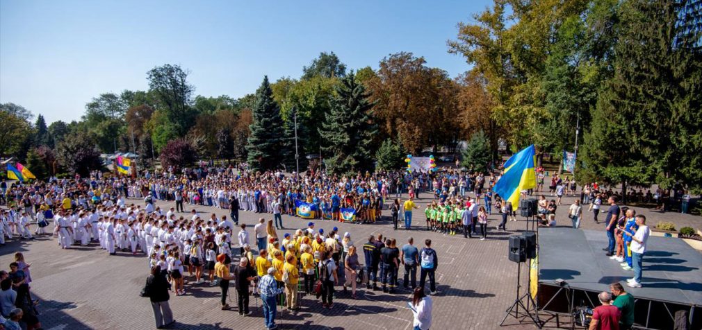 У Камʼянському до Дня міста провел “Парад чемпіонів”