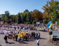 У Камʼянському до Дня міста провел “Парад чемпіонів”