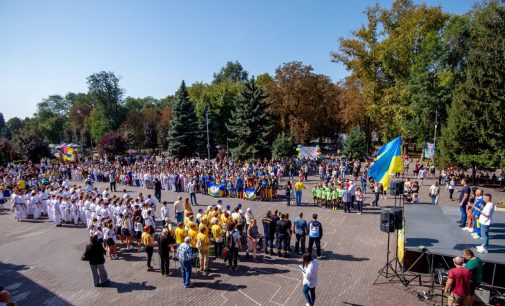 У Камʼянському до Дня міста провел “Парад чемпіонів”