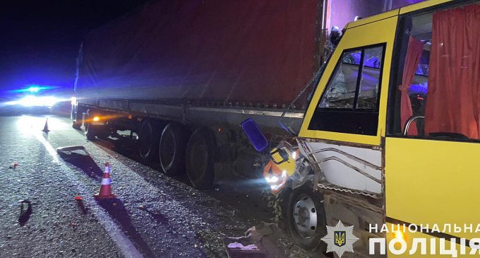 На Львівщині в ДТП потрапив автобус з військовими: є загиблий та постраждалі