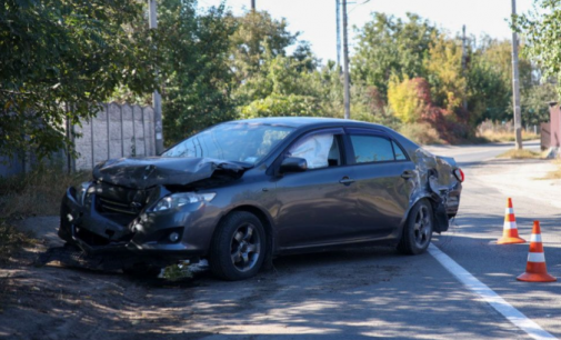 У Дніпрі на Передовій Toyota врізалася в бетонний стовп: подробиці ДТП