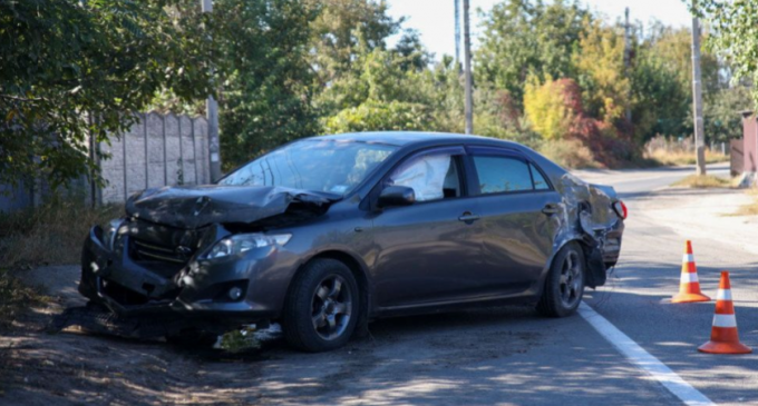 У Дніпрі на Передовій Toyota врізалася в бетонний стовп: подробиці ДТП