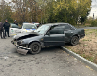 П’яний та без прав: водій Mazda врізався в шлагбаум біля лікарні в Дніпрі