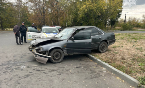 П’яний та без прав: водій Mazda врізався в шлагбаум біля лікарні в Дніпрі