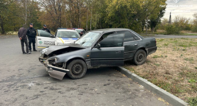 П’яний та без прав: водій Mazda врізався в шлагбаум біля лікарні в Дніпрі