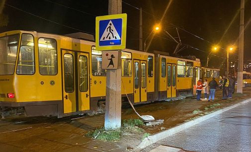 У Львові водій трамвая збив жінку з дитиною: що відомо