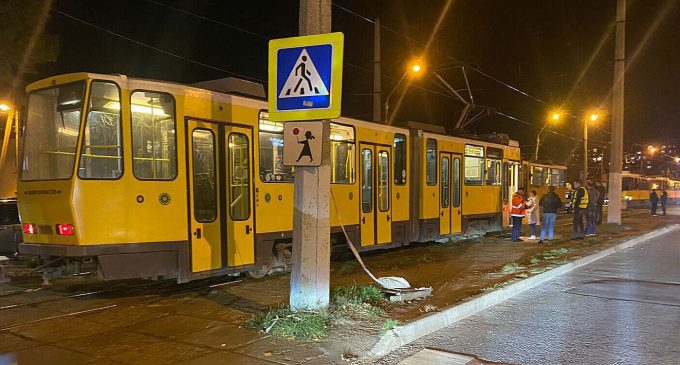 У Львові водій трамвая збив жінку з дитиною: що відомо