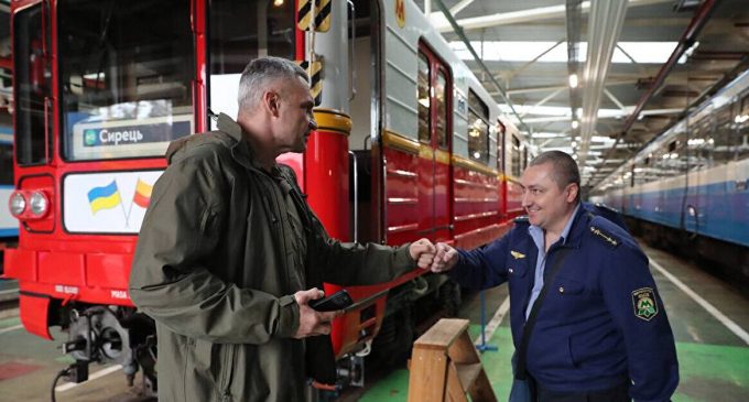 Київ переплатив 160 млн грн за доставку подарованих вагонів метро із Польщі