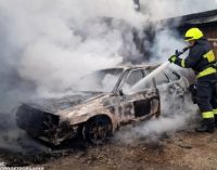 У Дніпрі зайнявся гараж та автомобіль, що стояв поруч