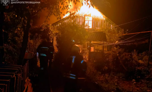 Дніпровські рятувальники ліквідували займання будинку та літньої кухні