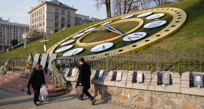 Україна на зимовому часі. Чому переводять годинники і чи працює теза про економію енергії