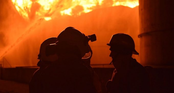 Атака дронів на Київ: в одному з районів сталася пожежа (фото)