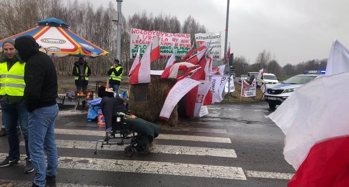 Польські фермери відновлюють блокаду вантажівок на кордоні з Україною